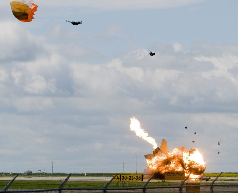 Illustration for article titled A Fighter Jet Pilot's Most Terrifying Moment